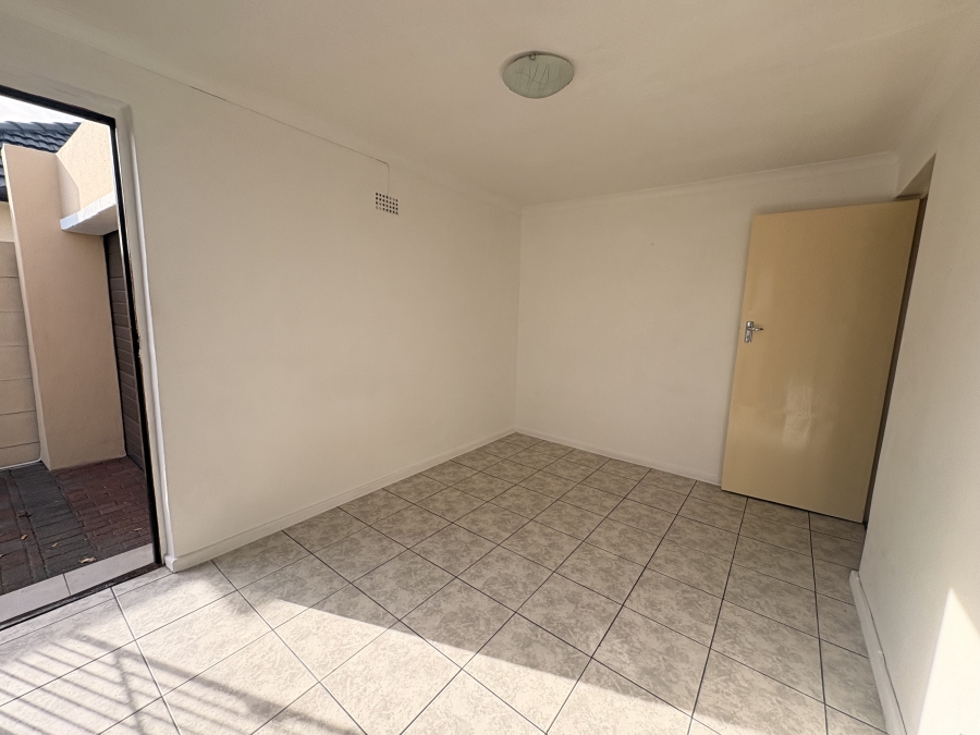 To Let 1 Bedroom Property for Rent in Belthorn Estate Western Cape